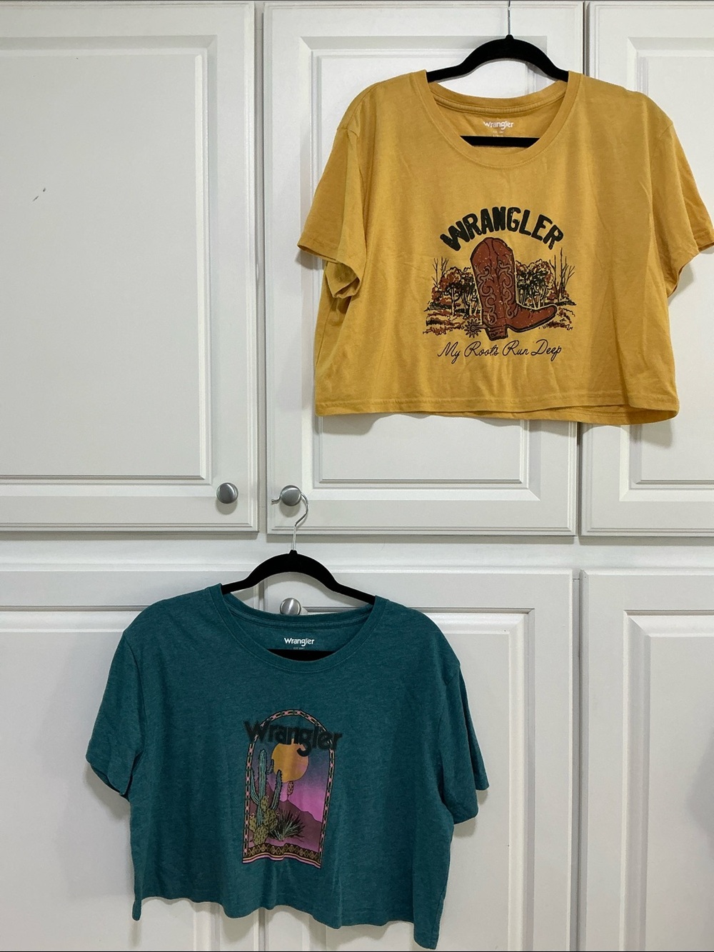 Wrangler Teal & Mustard Graphic Cropped women’s Tees